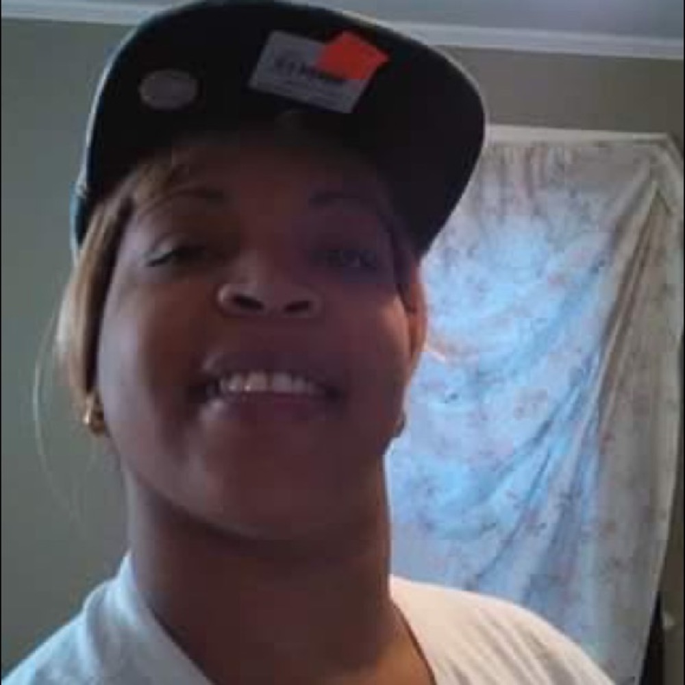 Meet your Posher, Dominique